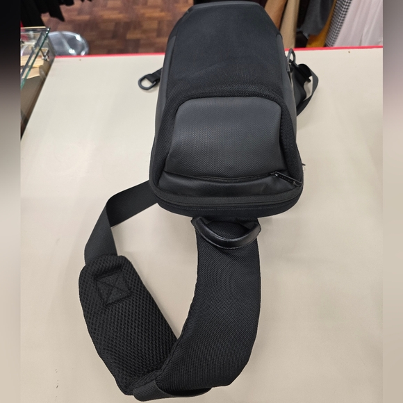 SLIN SHOULDER BACKPACK FOR MEN OR WOMEN TRAVEL CROSSBODY - Picture 3 of 6